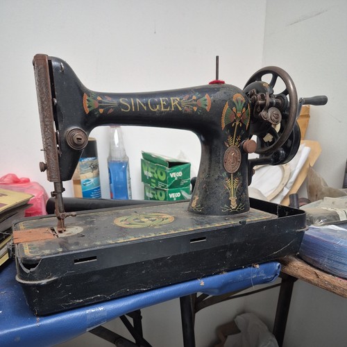 Singer hand crank - , sewing